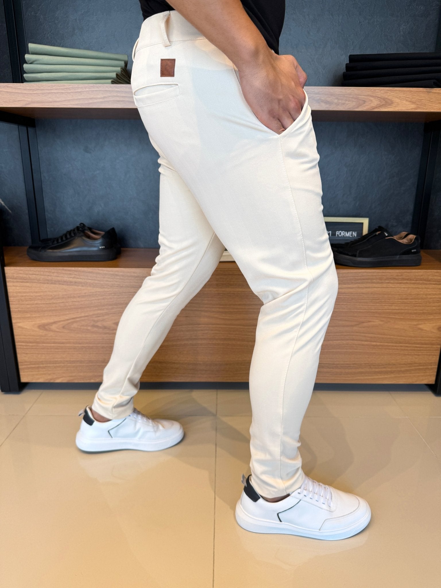 Calça Avani Bege Modelo Texturizado