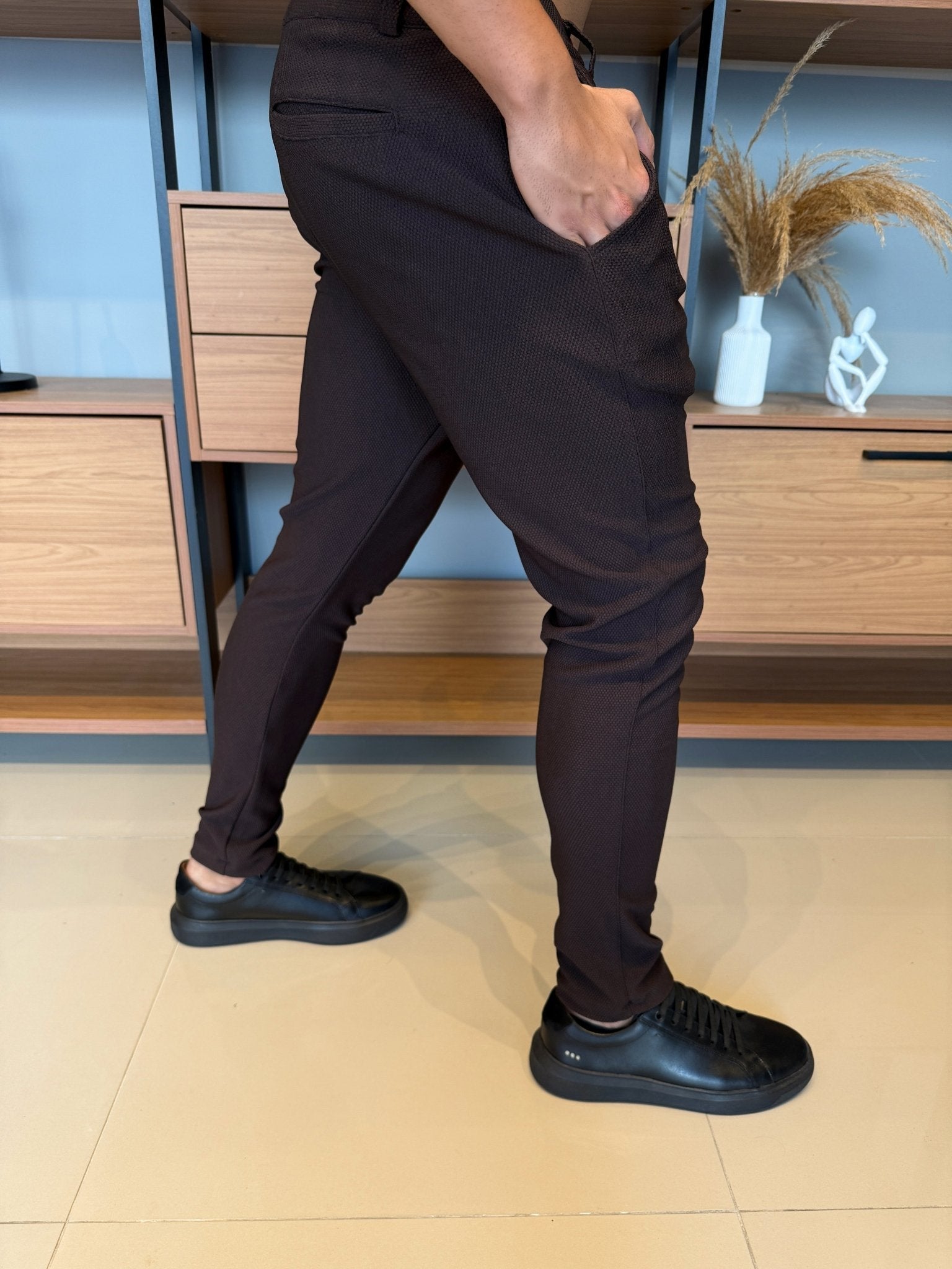 Calça Granitto Marrom Modelo Texturizado
