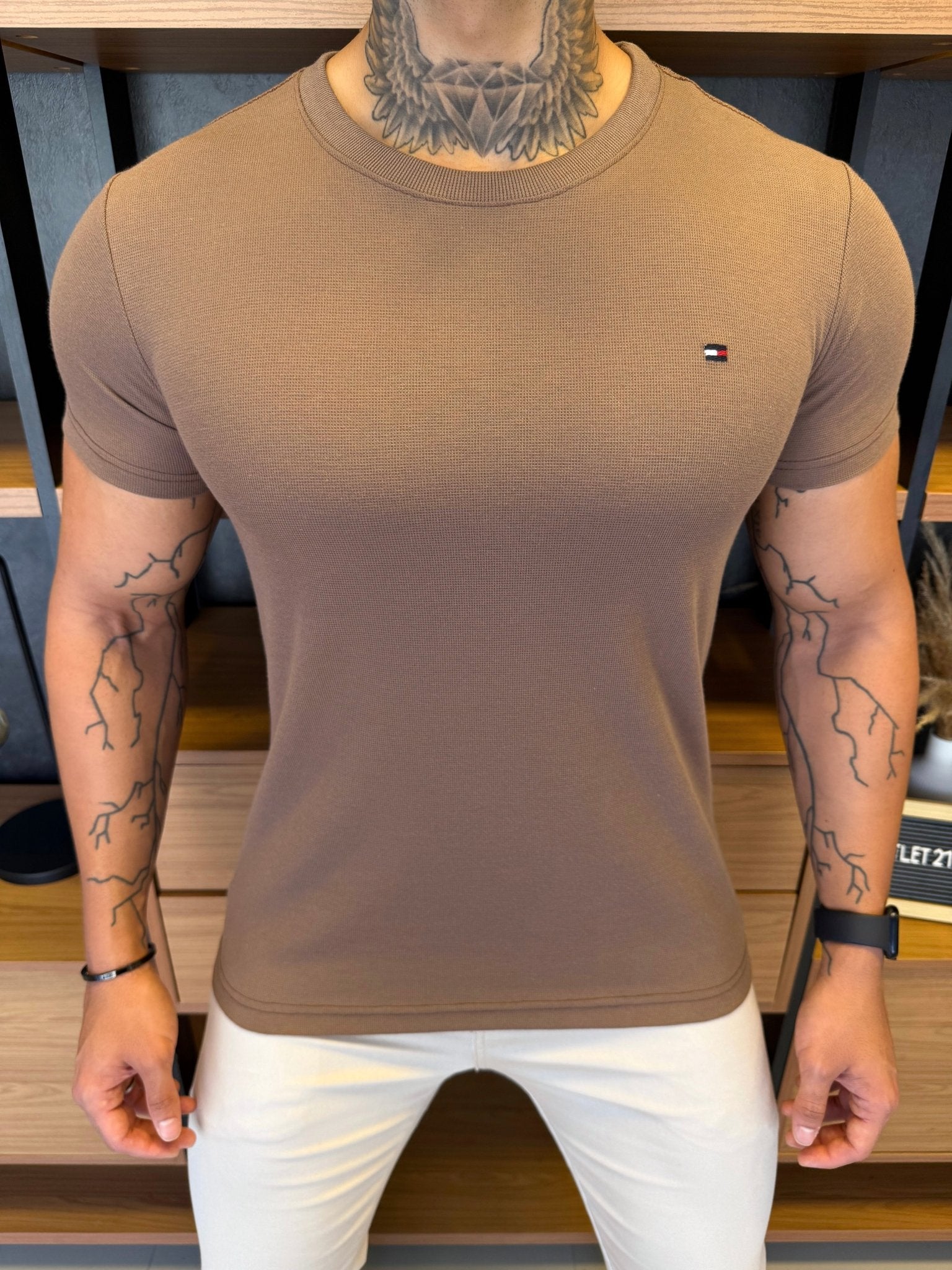 Camiseta Tommy H. Básica Marrom Texture
