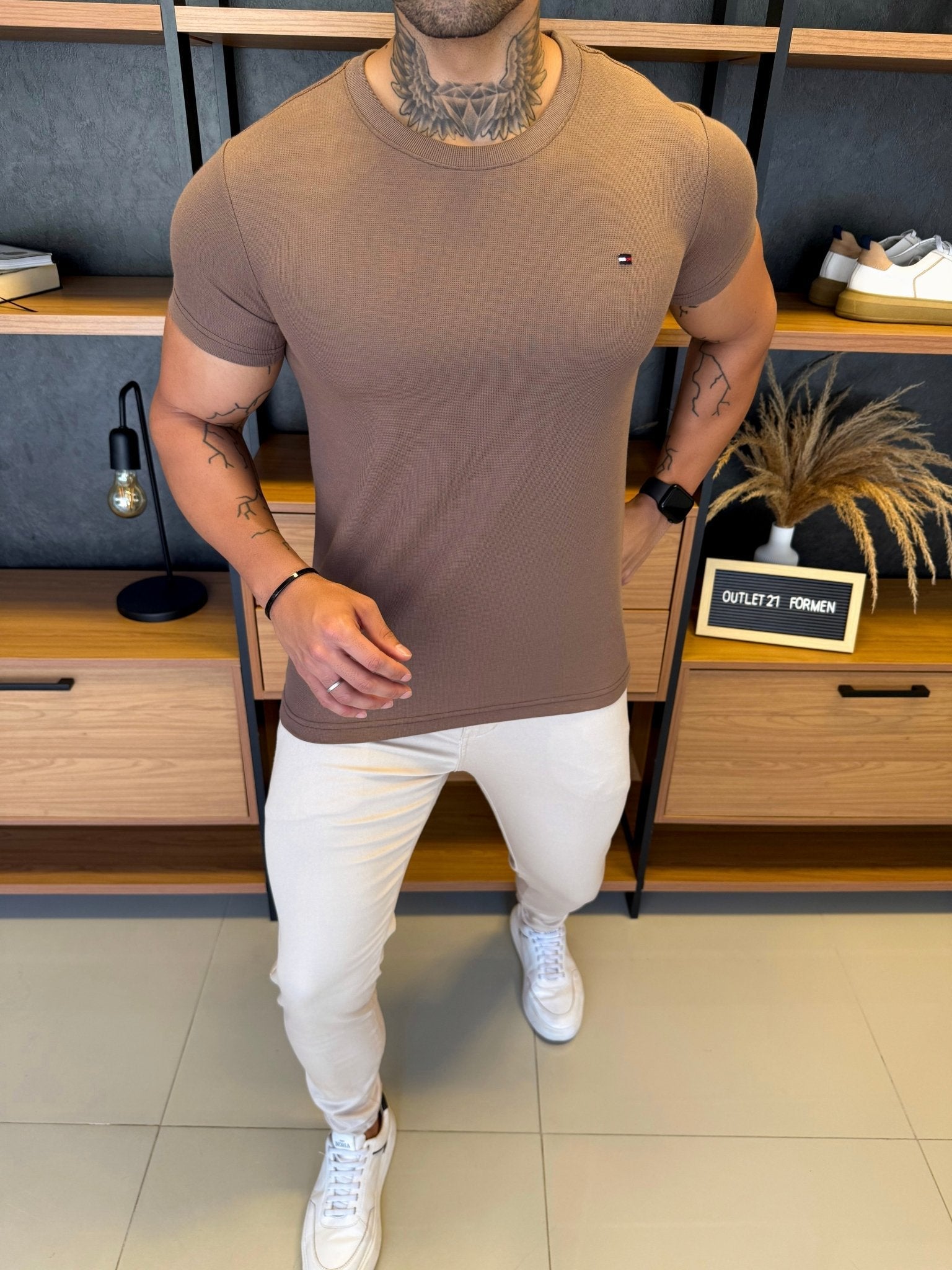 Camiseta Tommy H. Básica Marrom Texture