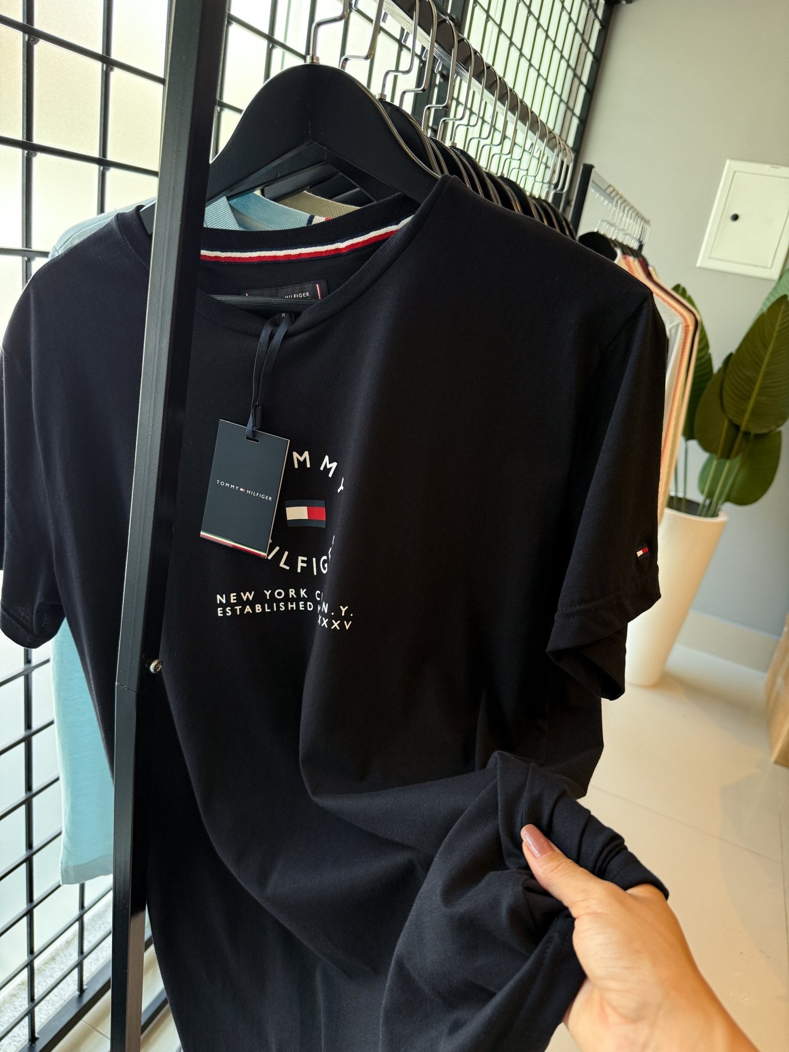 Camiseta Tommy H. New York Preta
