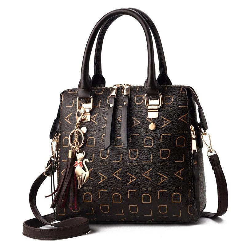 Bolsa Feminina em Couro Le Charme Félin™ + Chaveiro Glamour de Brinde