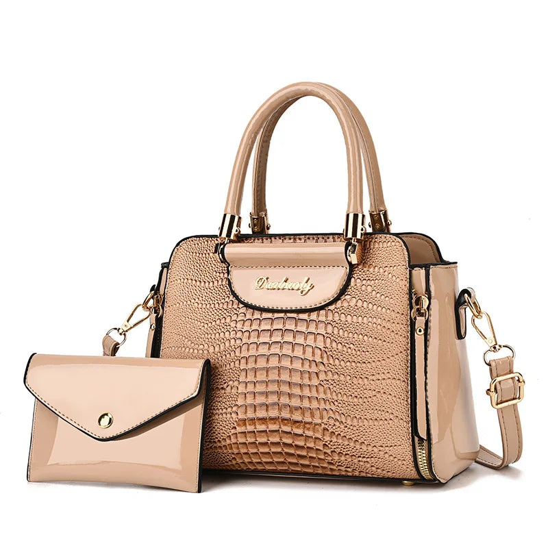Bolsa Feminina Couro Prestige Glamour­™ + Bolsa de Mão [BRINDE EXCLUSIVO]