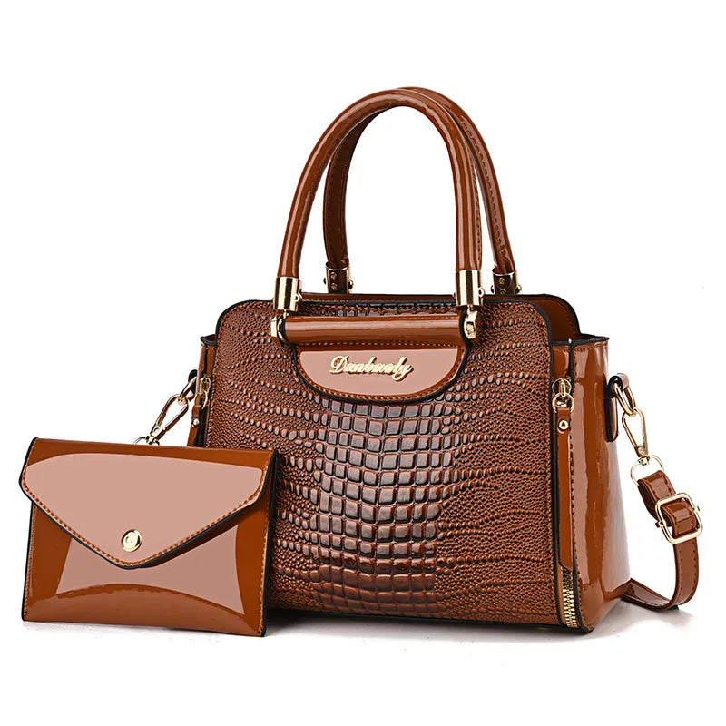 Bolsa Feminina Couro Prestige Glamour­™ + Bolsa de Mão [BRINDE EXCLUSIVO]