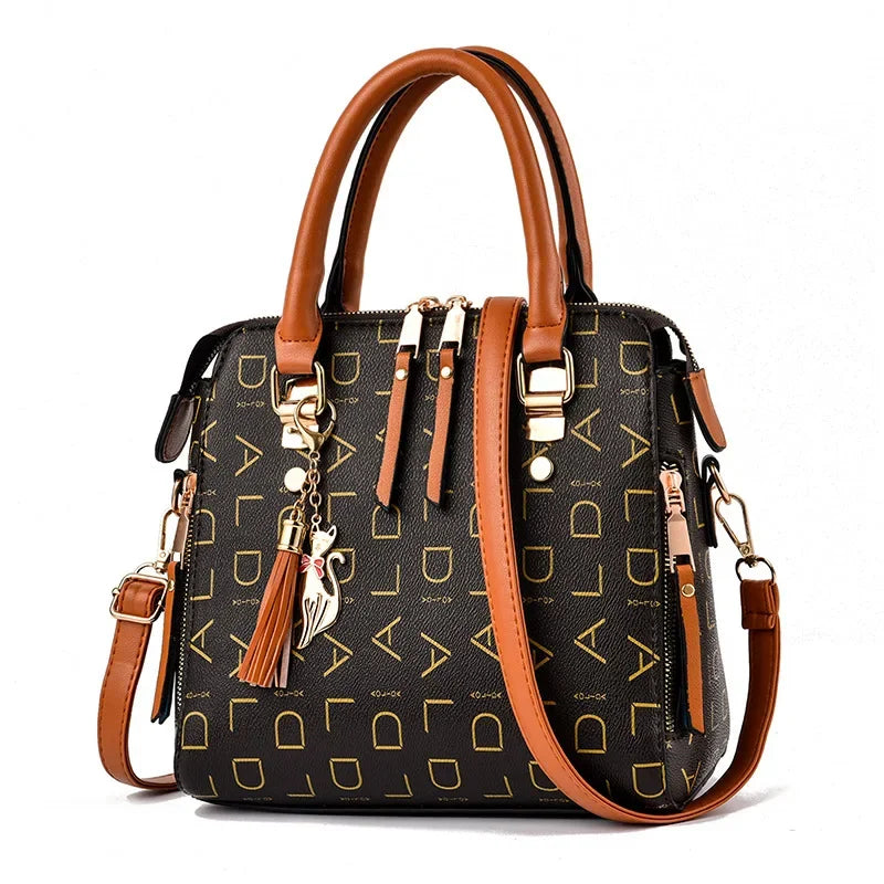 Bolsa Feminina em Couro Le Charme Félin™ + Chaveiro Glamour de Brinde
