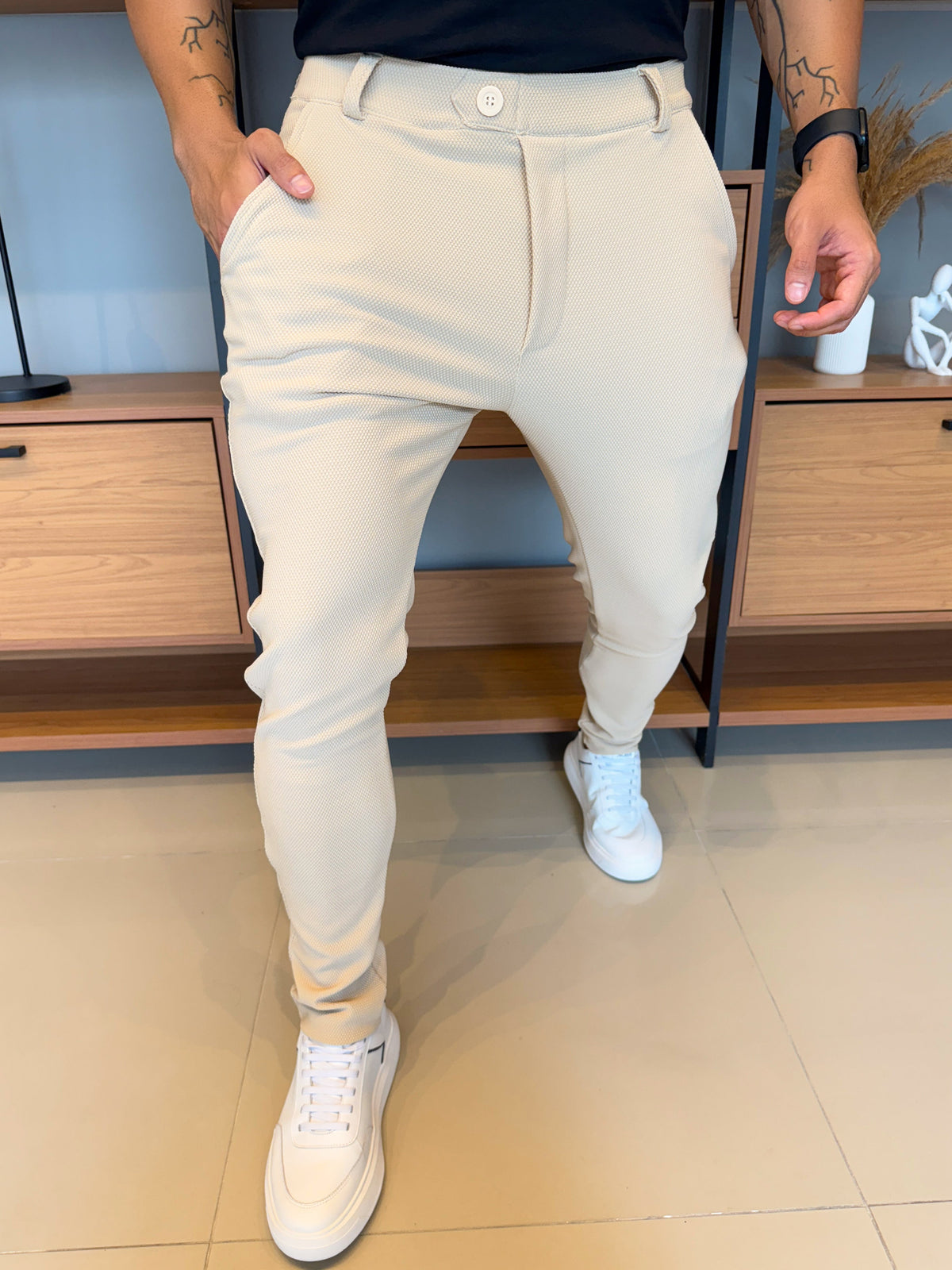 Calça Granitto Areia Modelo Texturizado
