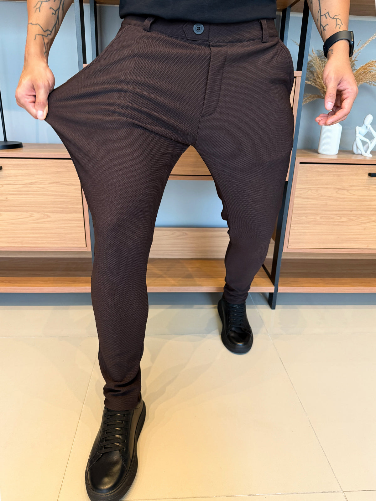 Calça Granitto Marrom Modelo Texturizado