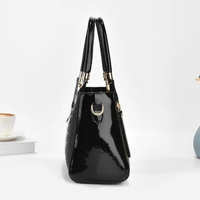 Bolsa Feminina Couro Prestige Glamour­™ + Bolsa de Mão [BRINDE EXCLUSIVO]