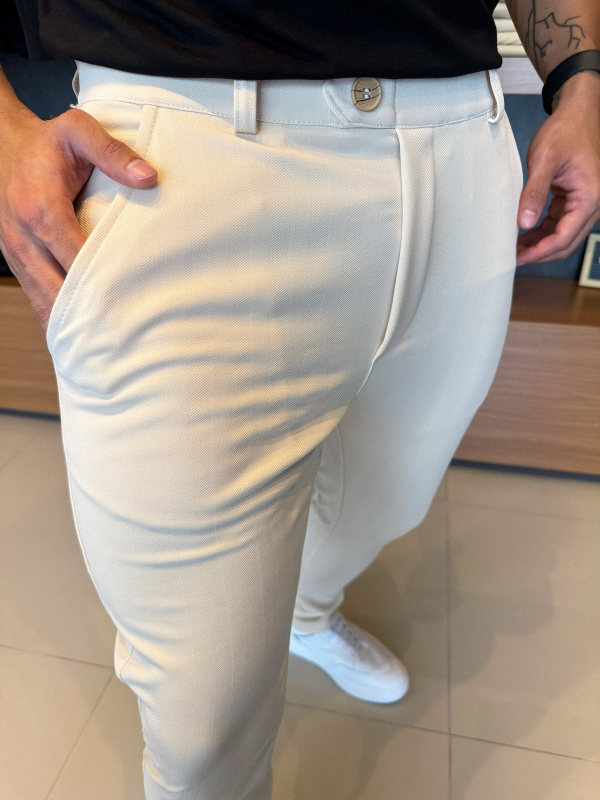 Calça Avani Bege Modelo Texturizado