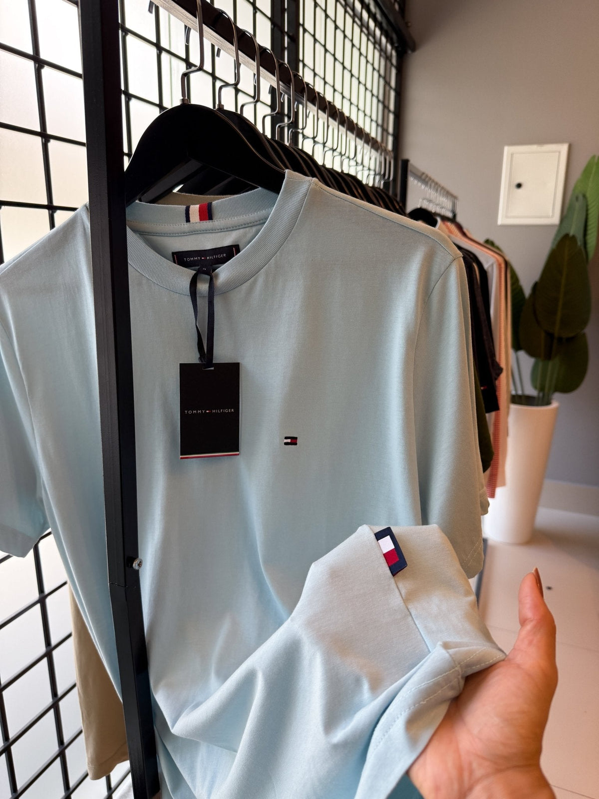 Camiseta Tommy H. Básica Azul Bebê