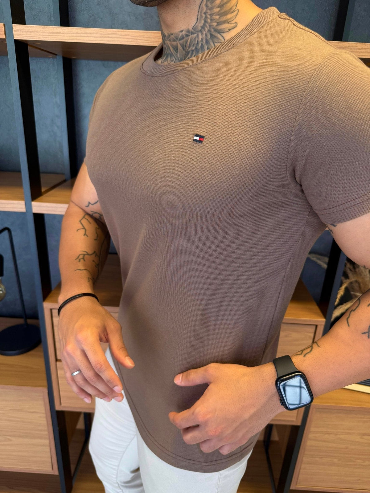 Camiseta Tommy H. Básica Marrom Texture