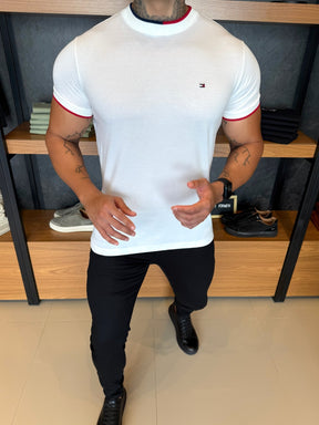 Camiseta Tommy H. Detalhe Gola Branca