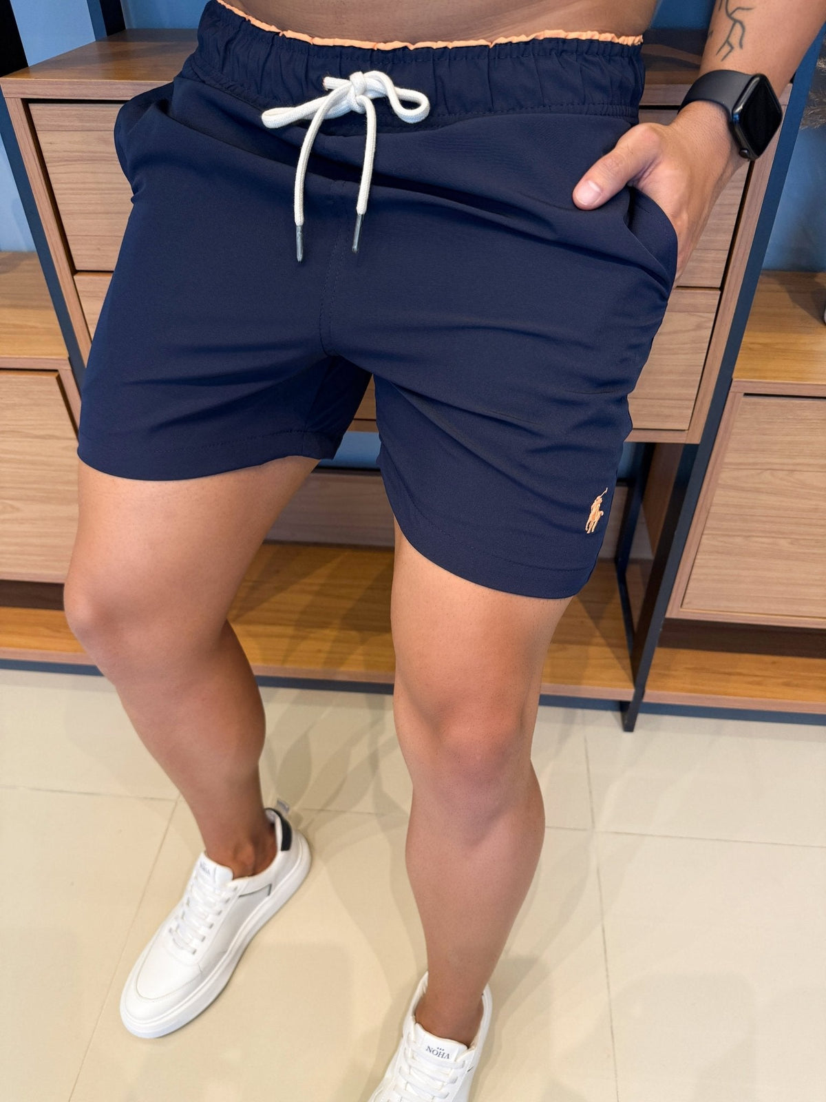 Short Ralph. Marinho Logo Laranja